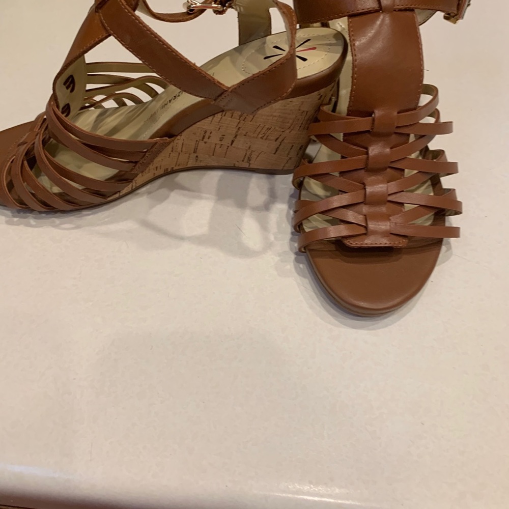 NWOT tan sandals. Size 8-1/2 by Issac mizrahilive - Picture 5 of 6